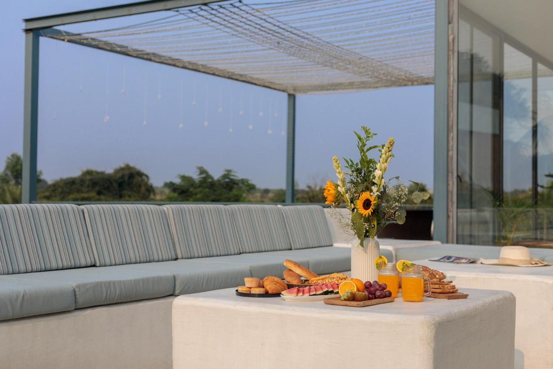 Open House By Stayvista - Nestled In Nature, Featuring A Swimming Pool & Expansive Lawn For A Serene Retreat Shikrapur Екстериор снимка