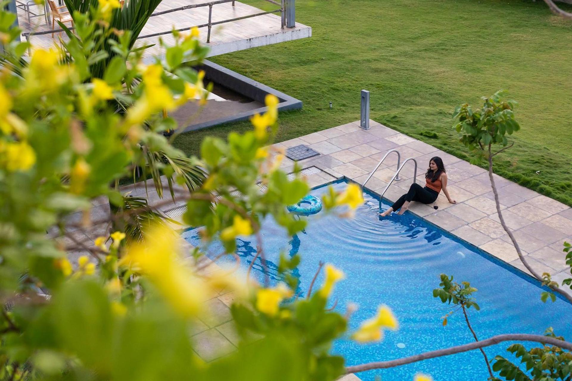 Open House By Stayvista - Nestled In Nature, Featuring A Swimming Pool & Expansive Lawn For A Serene Retreat Shikrapur Екстериор снимка