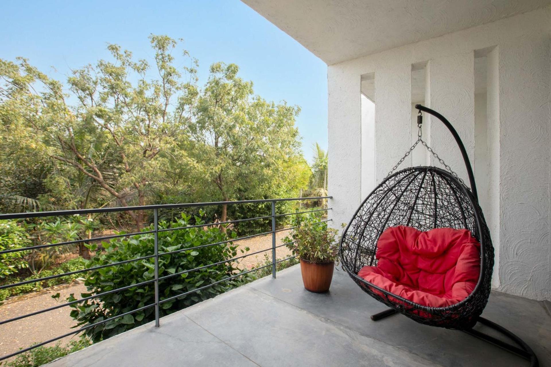Open House By Stayvista - Nestled In Nature, Featuring A Swimming Pool & Expansive Lawn For A Serene Retreat Shikrapur Екстериор снимка